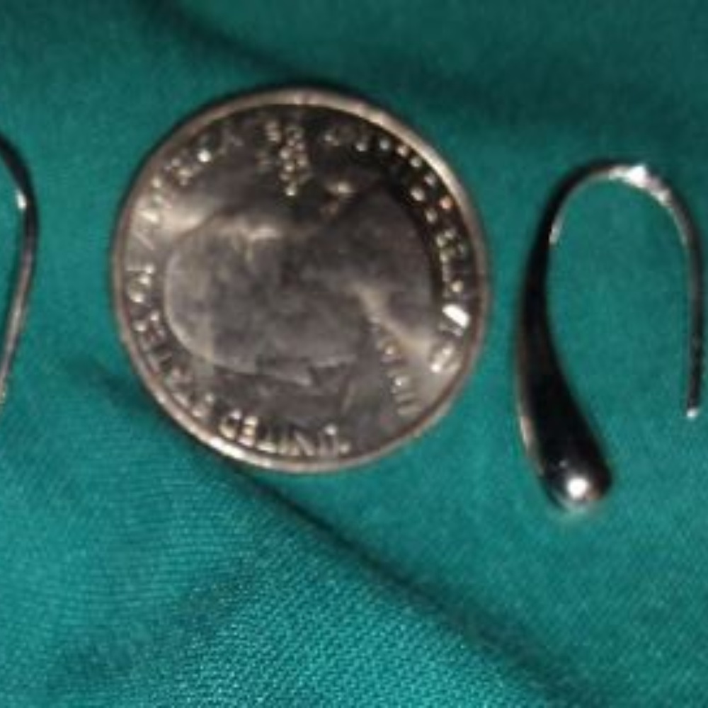 Sleek 925 Silver Tear Drop Dangling Earrings - Picture 3 of 7